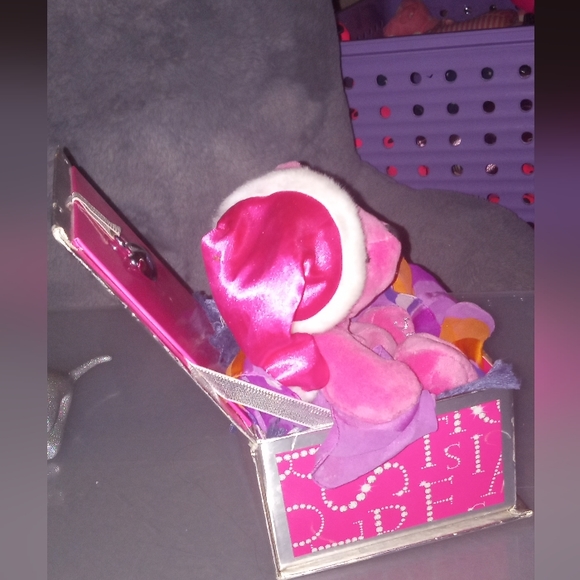 PINK VS teddy & box collectable - Picture 2 of 2